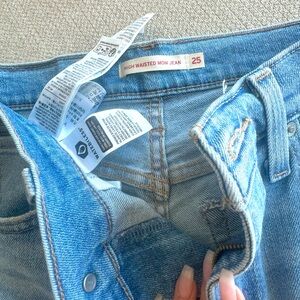 Levi’s high waisted mom jeans size 25